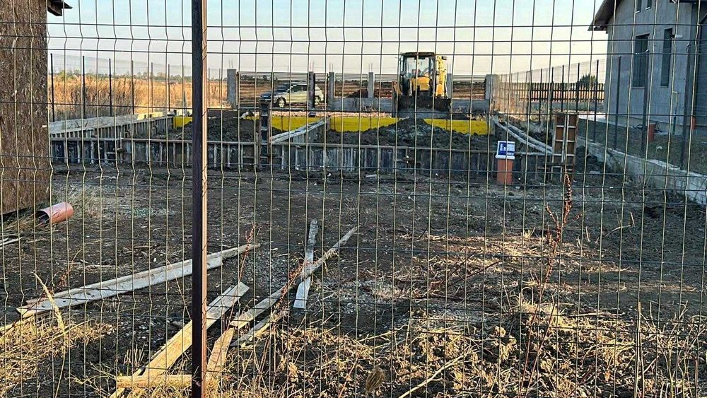 Construcții La Roșu.