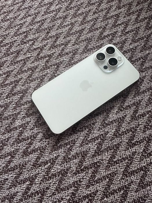 iPhone 15 Pro Max 256GB  под восстановление работает