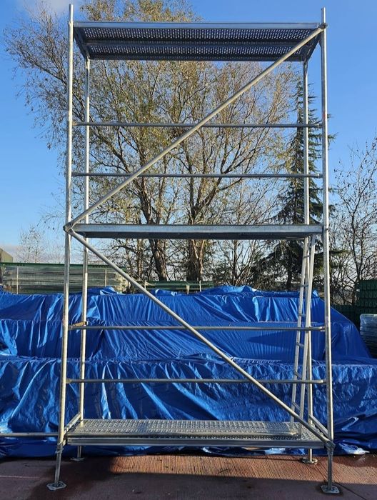 Продавам чисто ново висококачествено фасадно скеле!!!