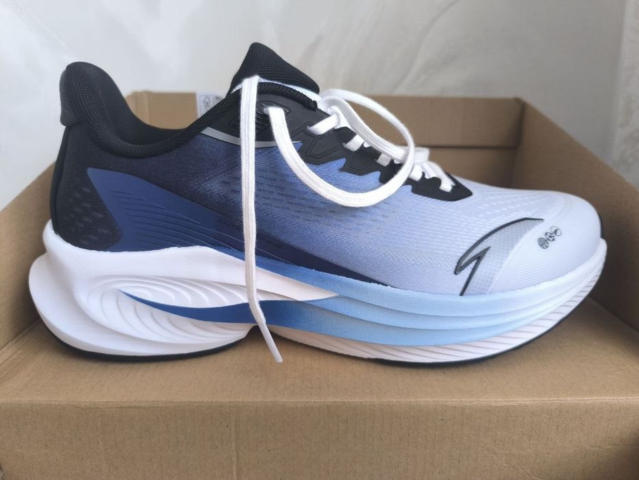 Продам кроссовки