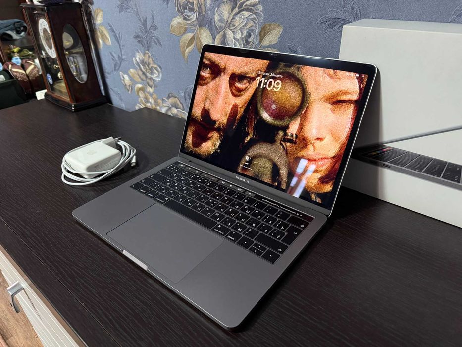 Макбук Про 2020г. ЕАС, Сулпак. 8/128. В полном комплекте.