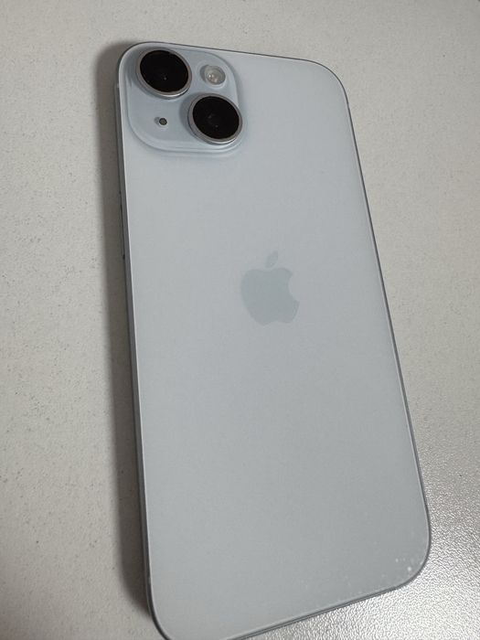 iPhone 15 128GB белый.