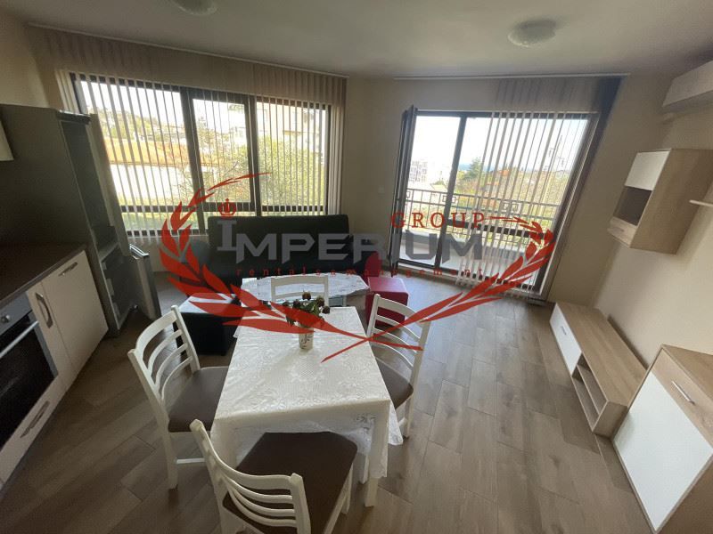 Обзаведен двустаен апартамент с ПАРКОМЯСТО под наем кв. Бриз, гр. Вар