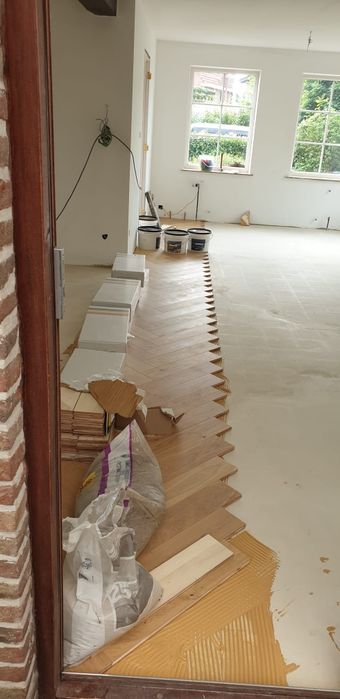 Montăm parchet stratificat direct peste gresie,