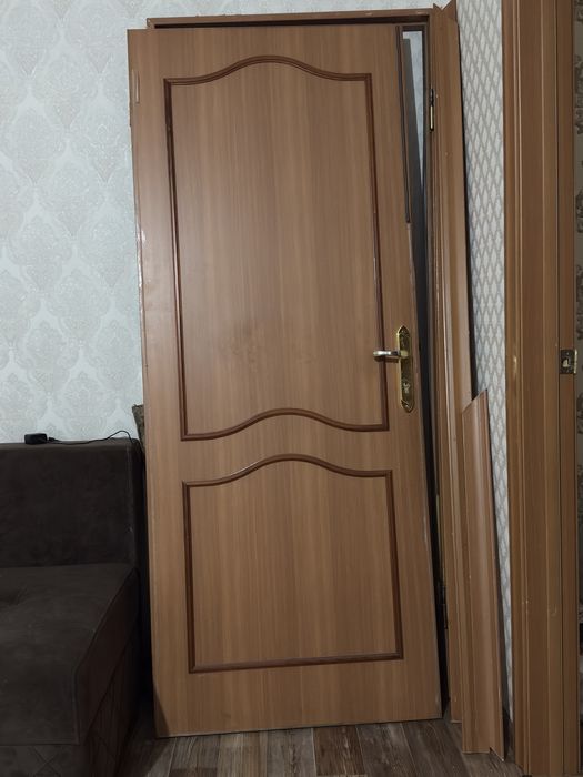 Дверь деревянная