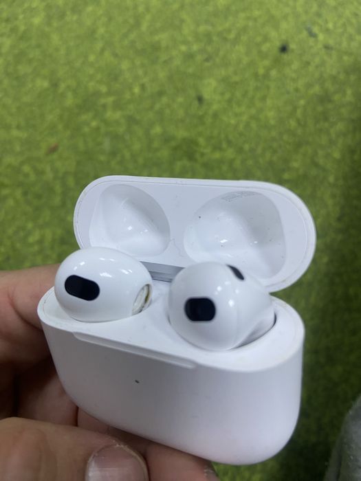 Прдам наушники Airpods