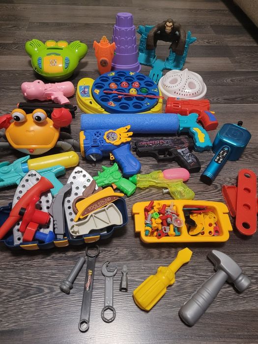 Продам детские игрушки все 2500