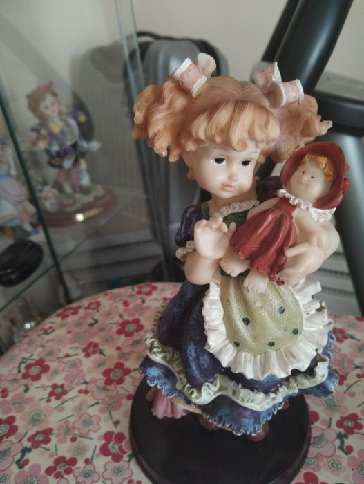 Vând păpuși din porțelan la preț de 300lei