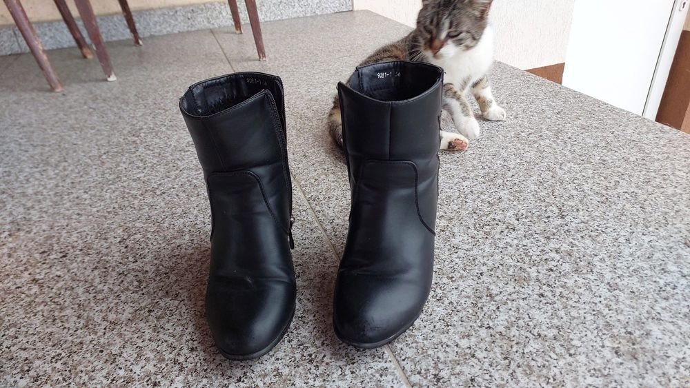 Vand ghete piele de femei