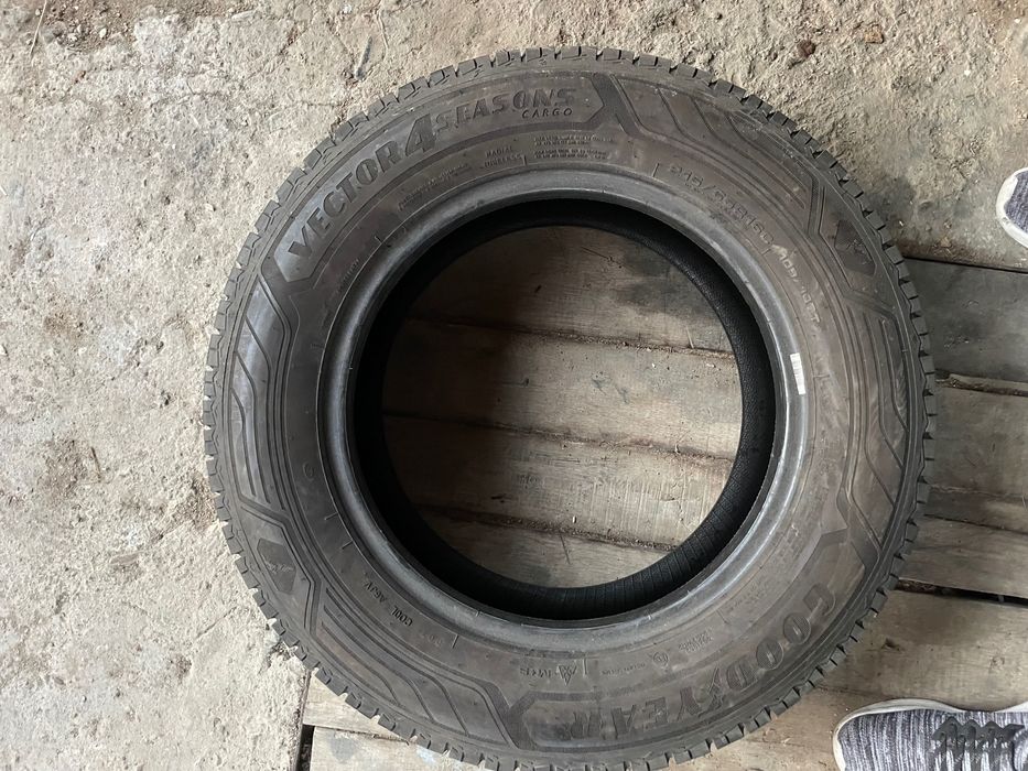 Бусови гуми 215 65 16c