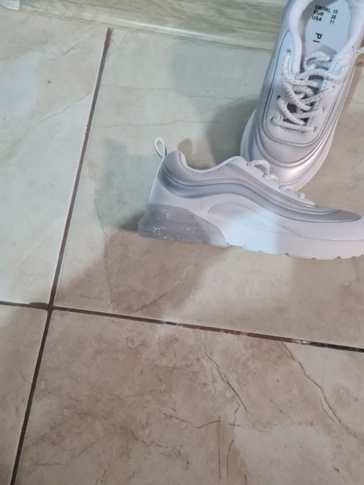 Adidasi cu lumini Primark