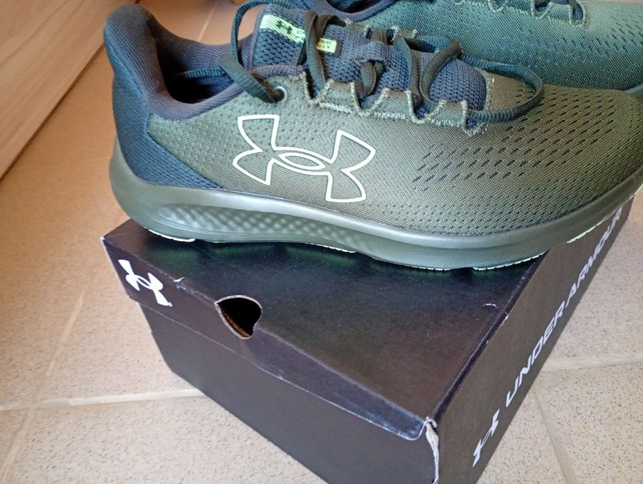 Чисто нови обувки under armour running shoes Charged Pursuit 3