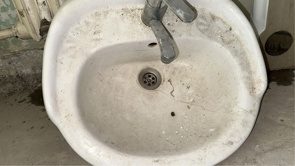 Раковина с ножкой