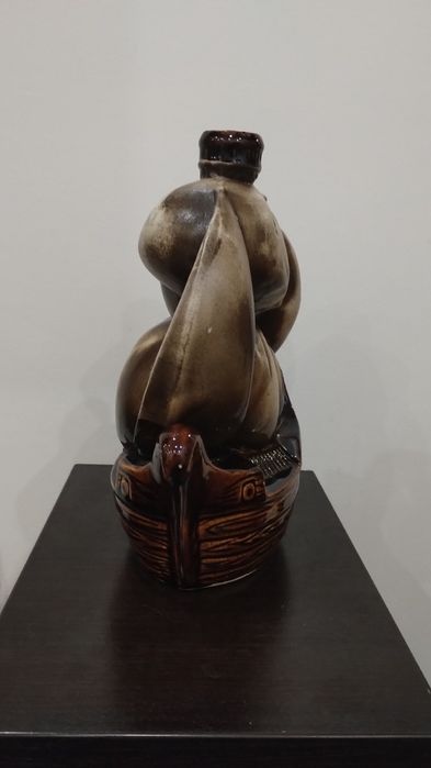 Чудесна декоративна бутилка с форма на кораб. Керамика.