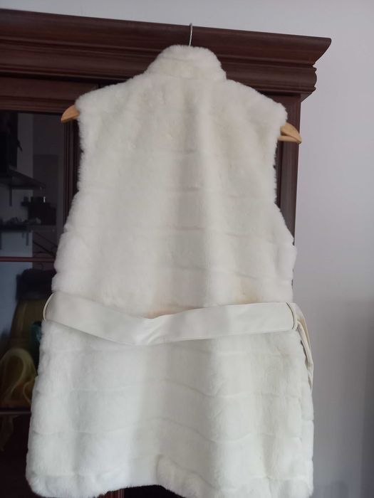 Vesta din blanita alba cu cordon piele