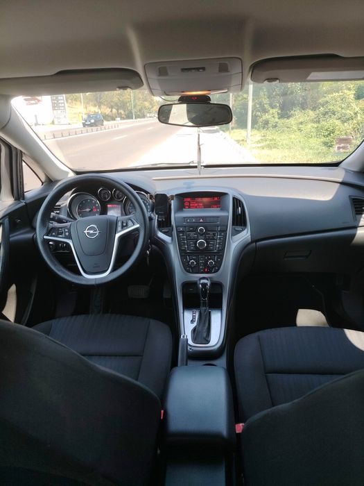 Vând Opel Astra J