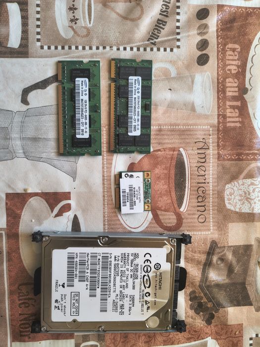 Vând 3 GB de RAM, placa de rețea și hard