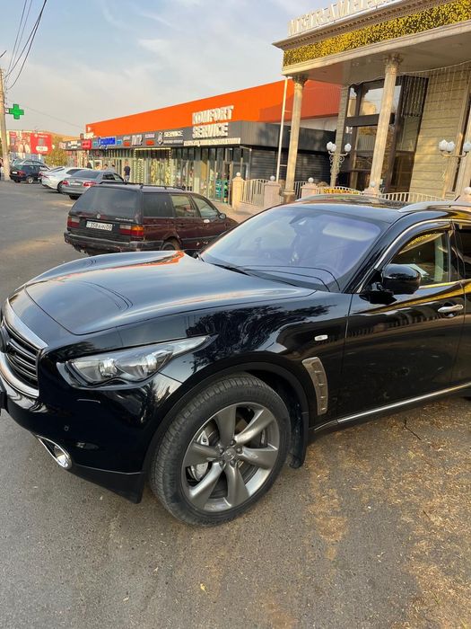 Инфинити QX 70.             .