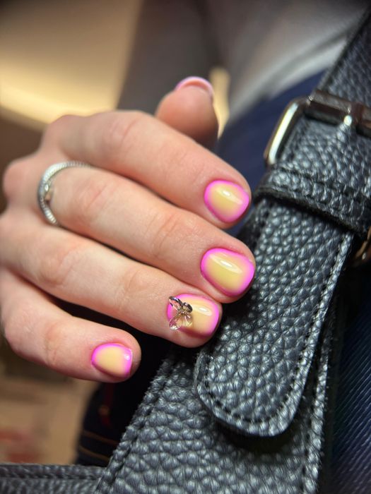 Tehniciană de unghii în Braila