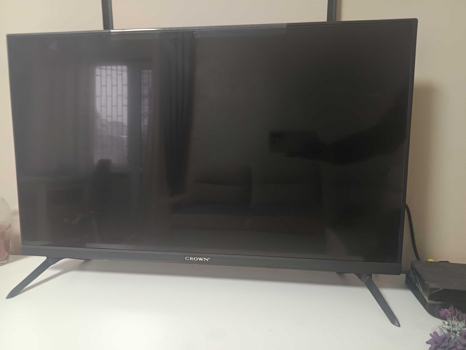 Телевизор Crown 32". Smart
