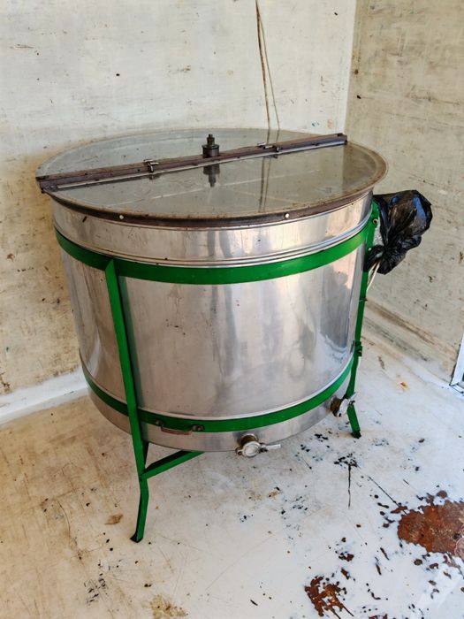 Центрофуга за вадене на мед, 24 рамки