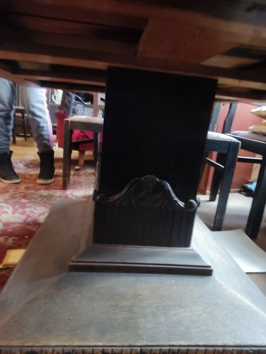 Стара маса със столове