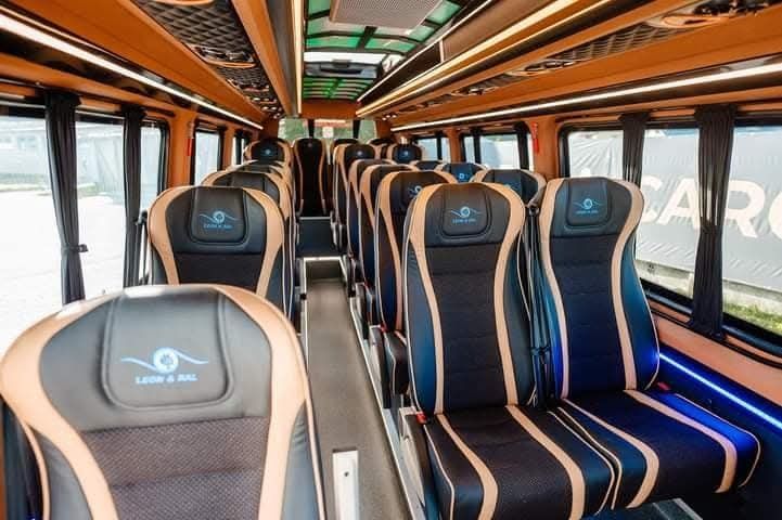 Prestari servicii transport salariati persoane inchiriere microbuz