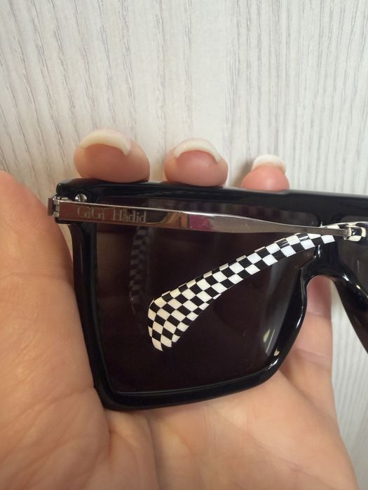 Ochelari editie limitata Tommy Hilfiger x Gigi Hadid