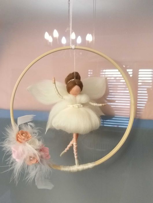 Zânuta balerină- Figurină din lână inspirată din pedagogia Waldorf.