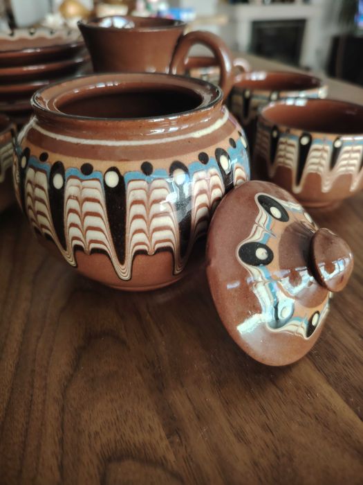 Сервиз за кафе, каничка и захарница от троянска керамика