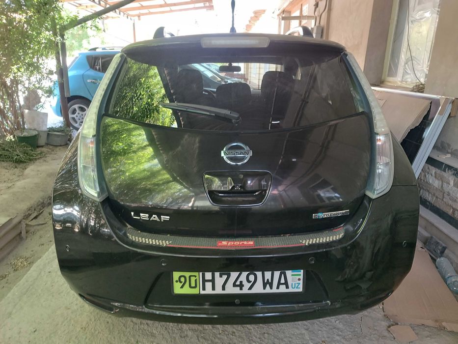 Электромобиль Nissan Leaf 2013