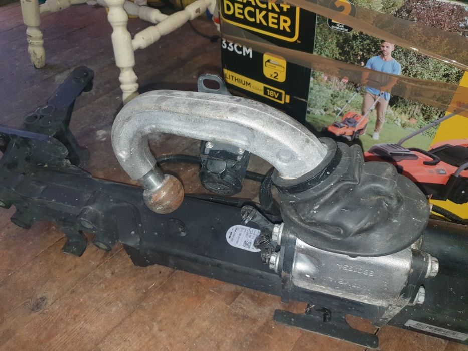 АвтоматиченТеглич за Land Rover Difender след 2021