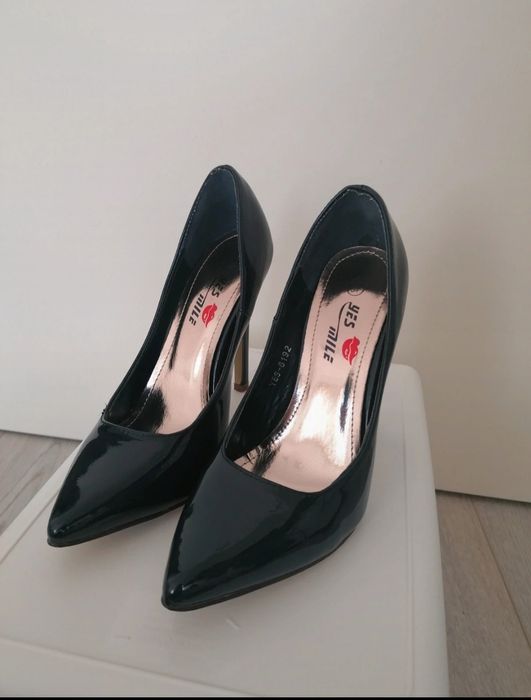 Pantofi stiletto de lac