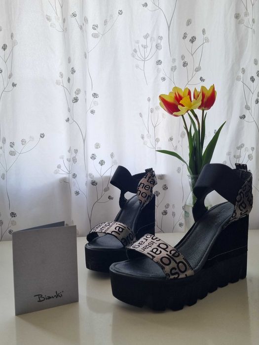 Черни сандали Bianki с платформа