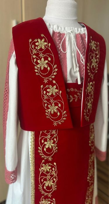 Costum popular fetite