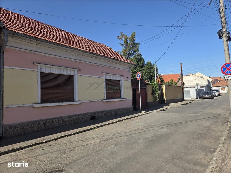 Casa cu 4 camere,curte individuala,acces auto,,ultracentral,Oradea