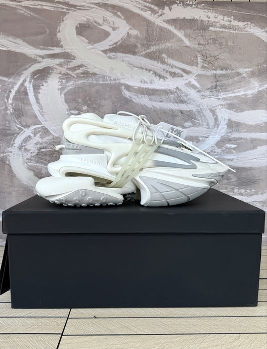 Balmain Unicorn Triple White