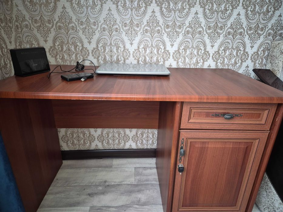 продам письменный стол