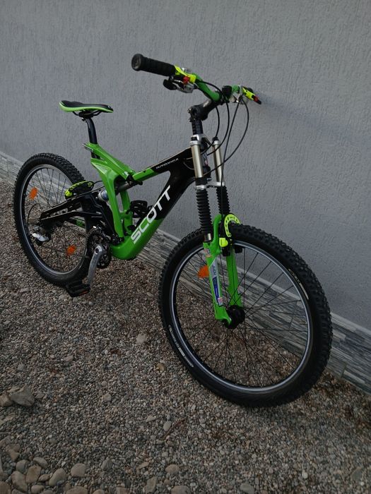 Bicicletă Scott de carbon full suspension