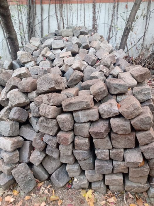 Piatra cubica din granit