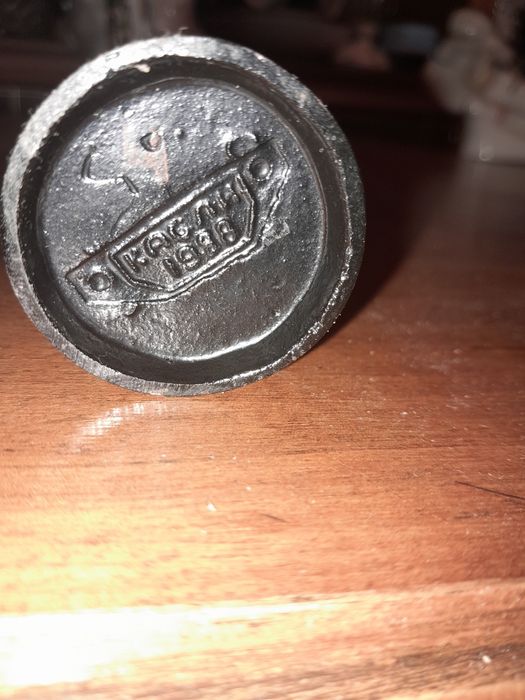 Статуэтка девушка вышивает каслии