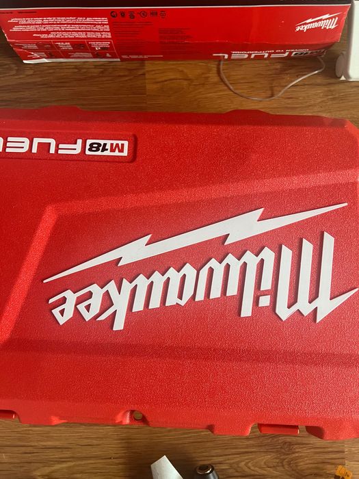 Milwaukee M18 Безчетков  Винтоверт, Дрелка