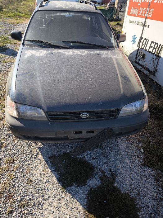 Тойота Карина На части