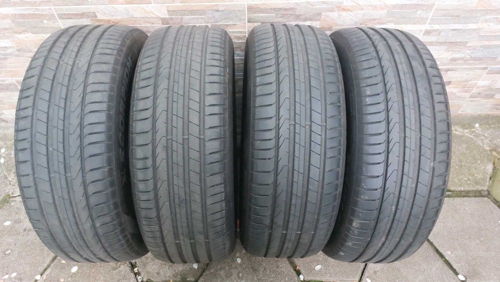 Продавам летни гуми PIRELLI SCORPION 235/55/18 100V отлични 4бр. за 160 евро