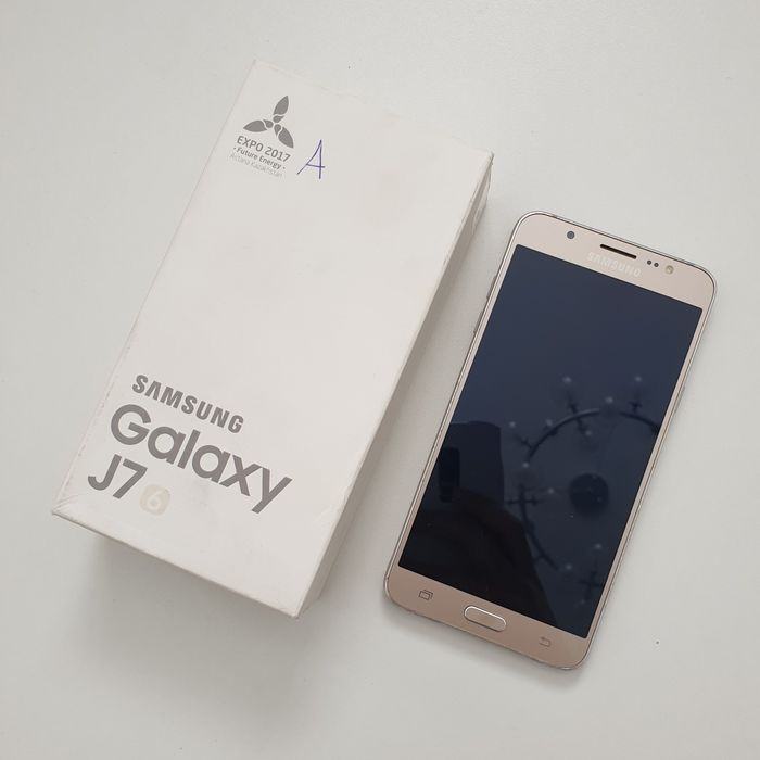 Сотовый телефон Samsung Galaxy J7