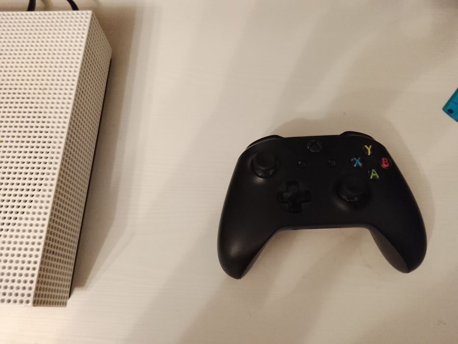 Xbox One S 1 Tb 2 manete