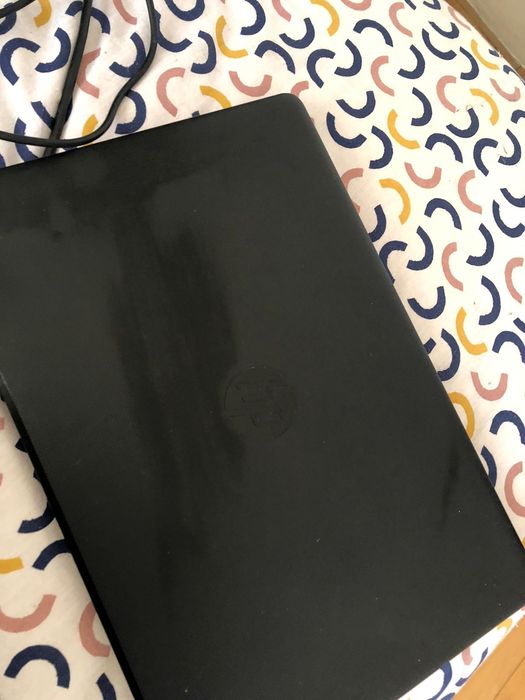 Laptop hp , inclus încărcător și mouse