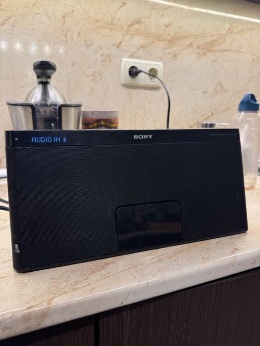 Тонколона Sony с AUX, Radio, iPod слот
