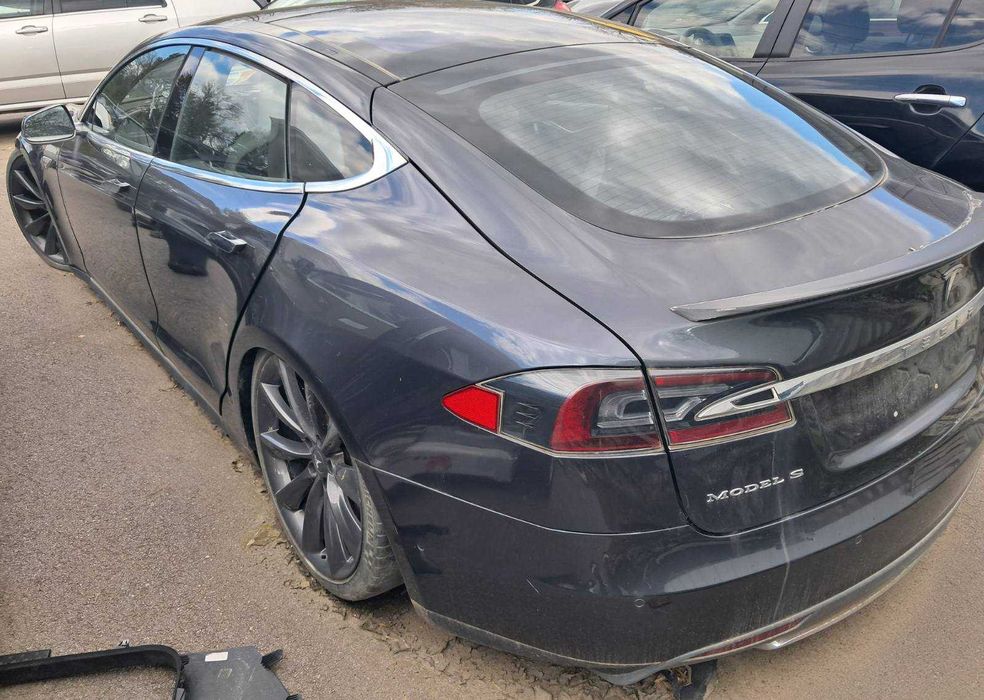 Tesla Model S, за оригинални части