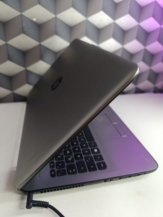 Laptop mid gaming hp 15.6 Intel i5 7200 video ATI r5 m330 2gb